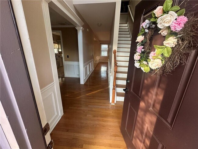 Foto del edificio - 61 Longwood Ct