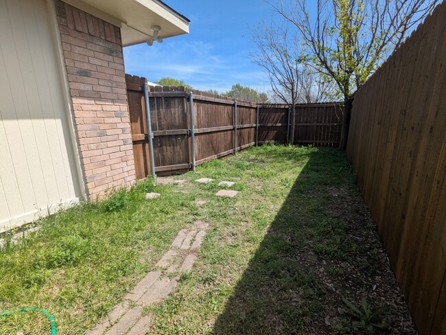 Foto del edificio - 2410 Cordoba Dr