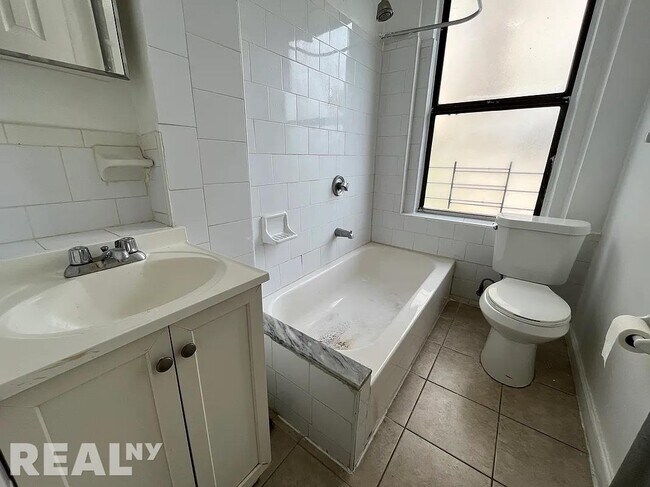 Foto del edificio - 500 West 213th Street