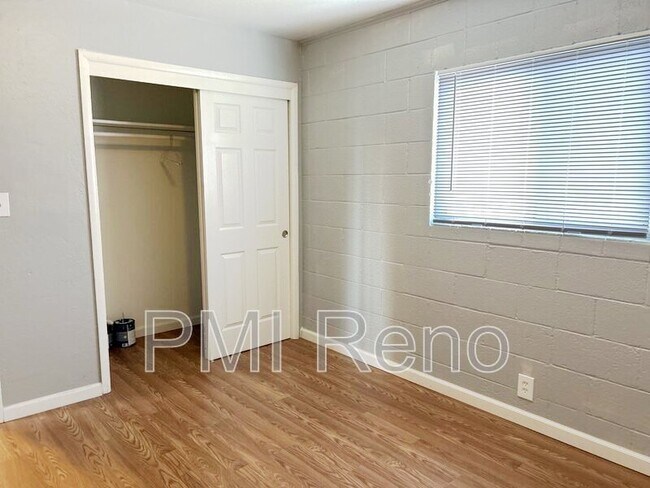 Foto del edificio - 2075 Patton Dr