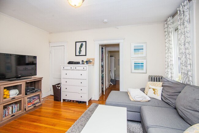 Building Photo - No Fee! Cat Friendly Apt w Ht/HW Included!...