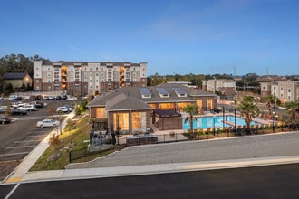 Building Photo - Oktiv