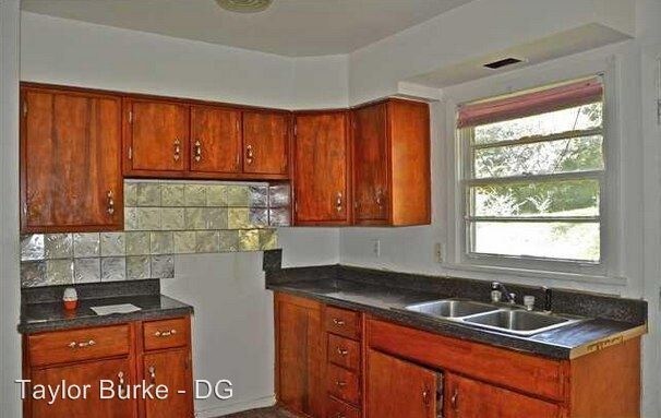 Building Photo - 3 br, 1 bath House - 904 Glen Oaks Drive