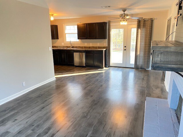 Building Photo - 2441 Bellevue Manor Dr