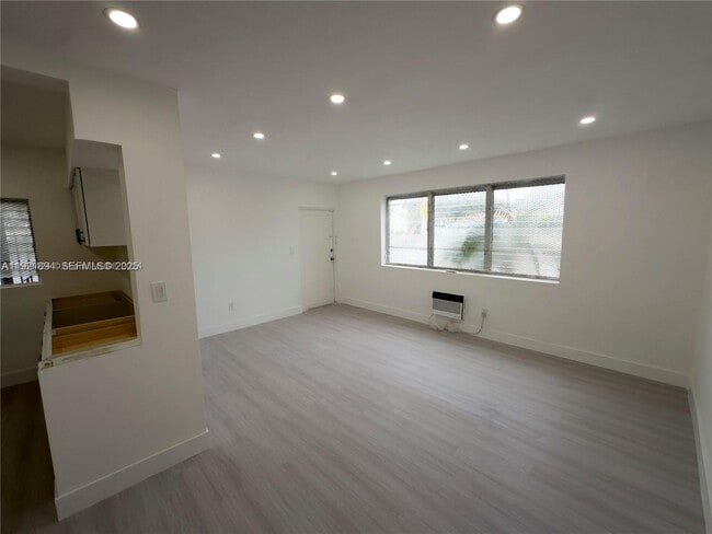 Building Photo - 1936 Normandy Dr