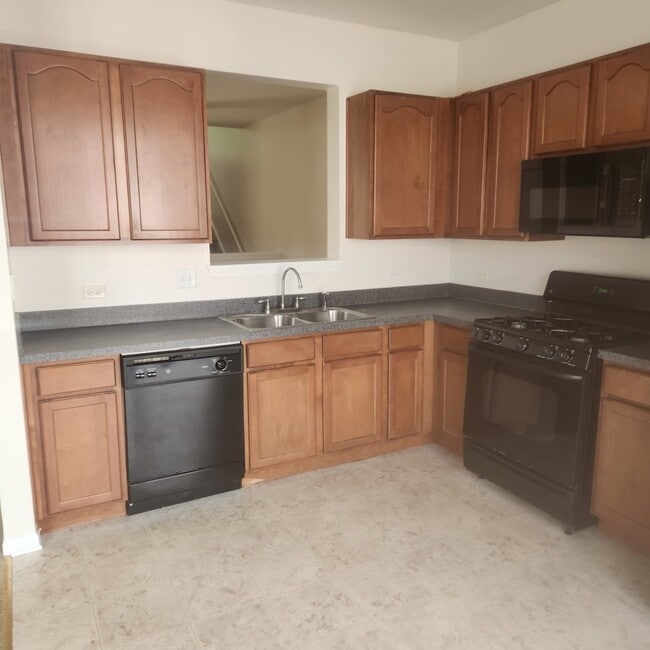 Building Photo - 830 Summit Creek Dr
