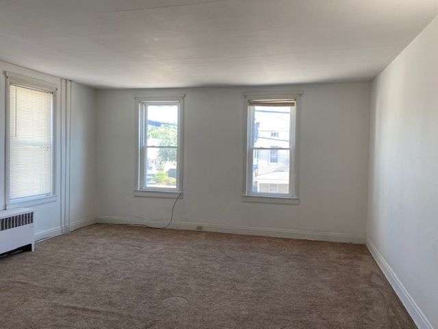 Building Photo - 8c E Broadway Ave