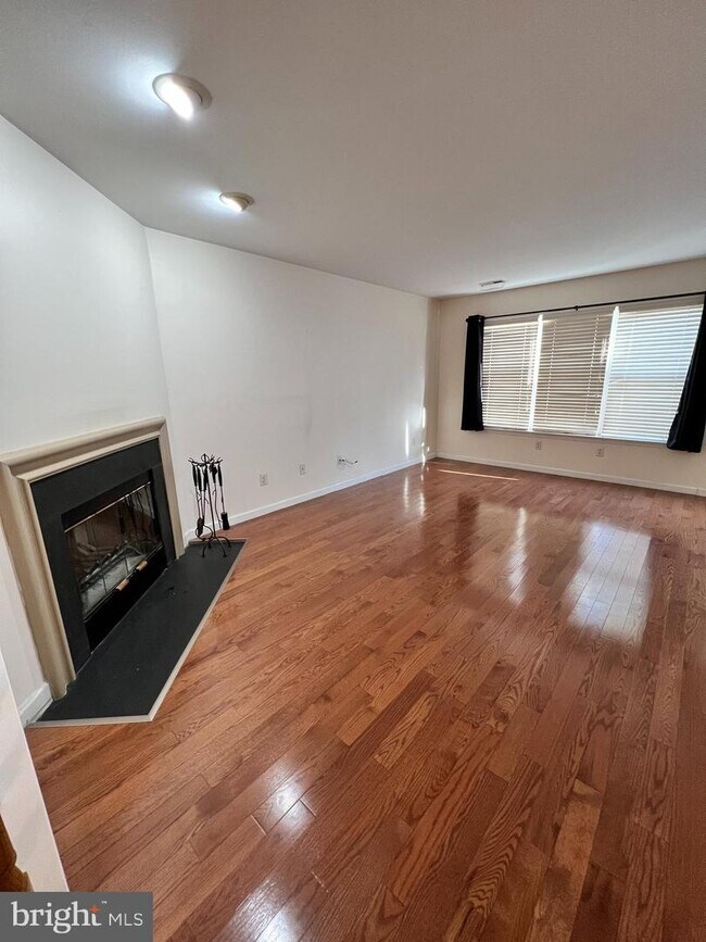 Foto del edificio - 3303 Sterling Rd