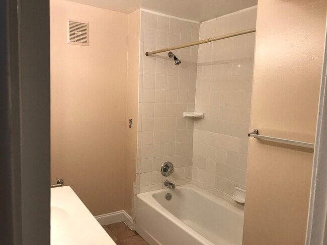 Bathroom - 1808 Greene St