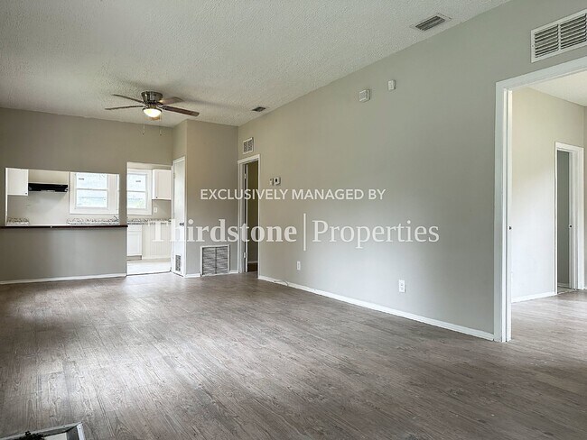 Building Photo - 753 Saranac St