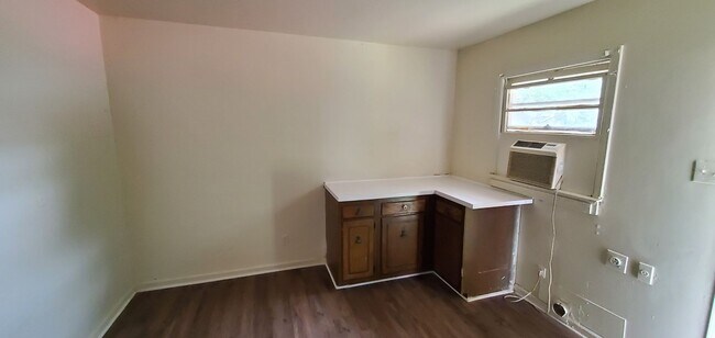 Foto del edificio - 2 Bedroom 1 Bathroom Duplex