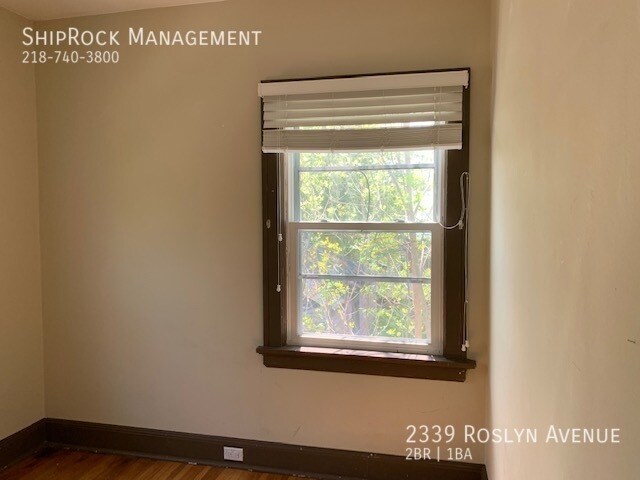 Foto del edificio - 2339 Roslyn Ave