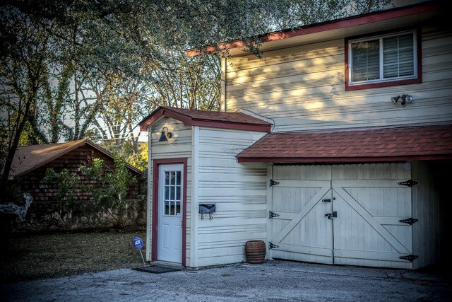 Building Photo - 123 E Lullwood Ave