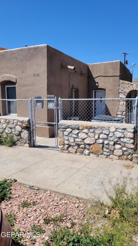 Primary Photo - 2225 Magoffin Ave