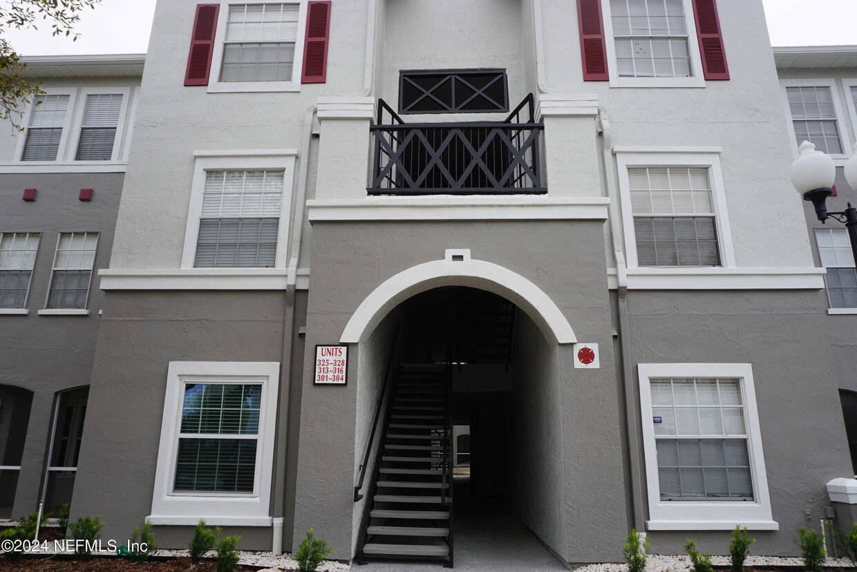 Primary Photo - 3591 Kernan Blvd S