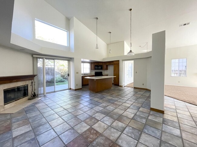 Foto del edificio - Two Story Glen Ellen Home
