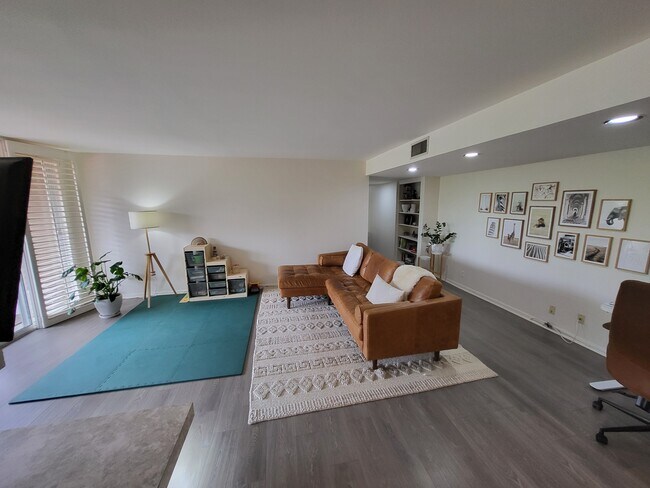 Foto del edificio - 4240 Fulton Ave
