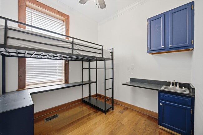 Foto del edificio - 823 McCallie Ave