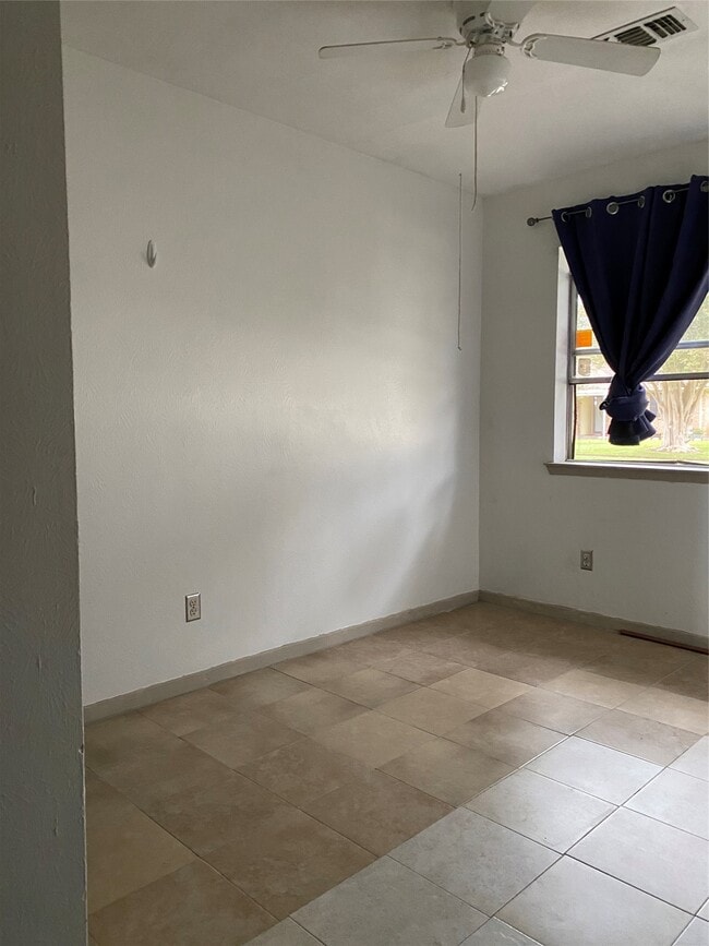 Building Photo - 5122 Kent Dr