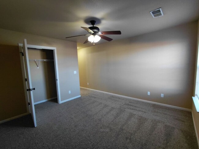 Building Photo - Duplex close to post!