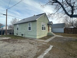 Building Photo - 305 S 33rd St