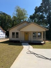 Building Photo - 107 Doby St