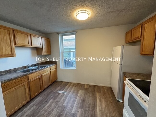 Building Photo - 1513 Des Moines St