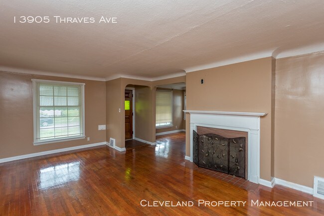 Building Photo - Well Maintained Colonial.