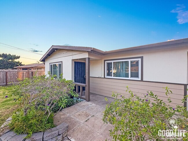 Foto del edificio - Coastal Charm Meets Modern Living in Beaut...