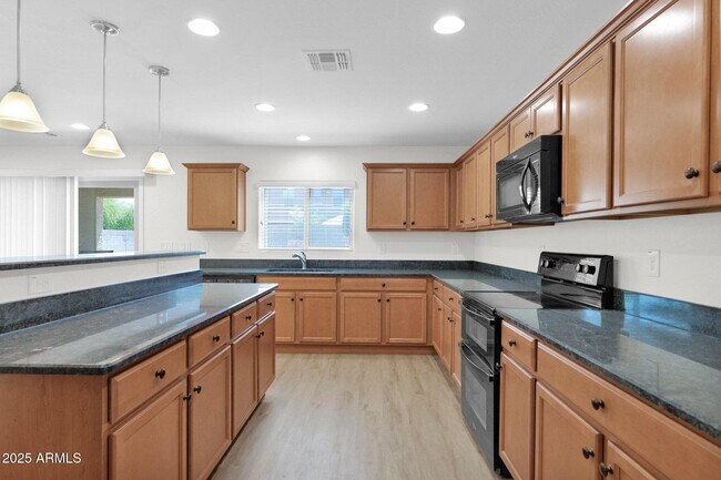 Building Photo - 40911 W Tamara Ln