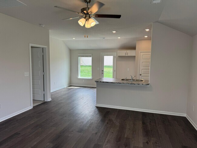 Foto del edificio - 518 N Pear St