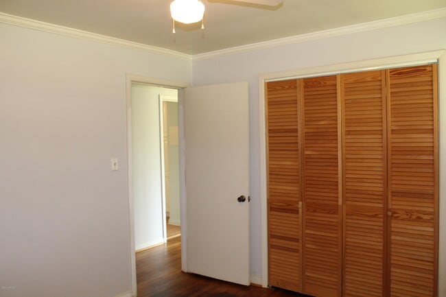 Building Photo - 2526 E Forest Dr