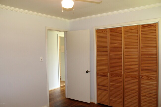 Foto del edificio - 2526 E Forest Dr