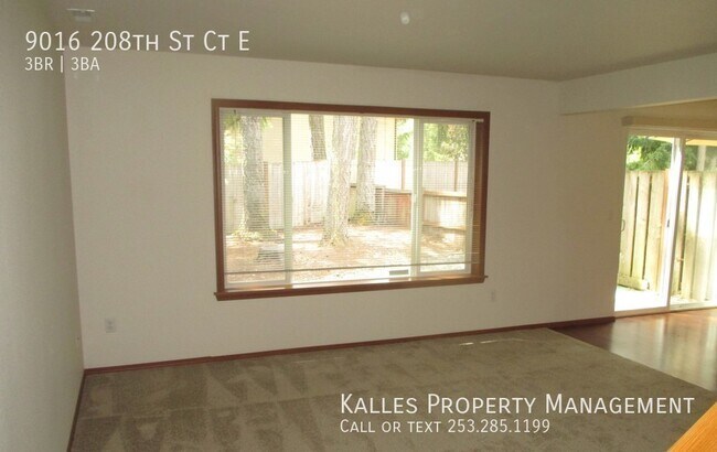 Building Photo - Beautiful 3 Bed 2.5 Bath Duplex in Graham