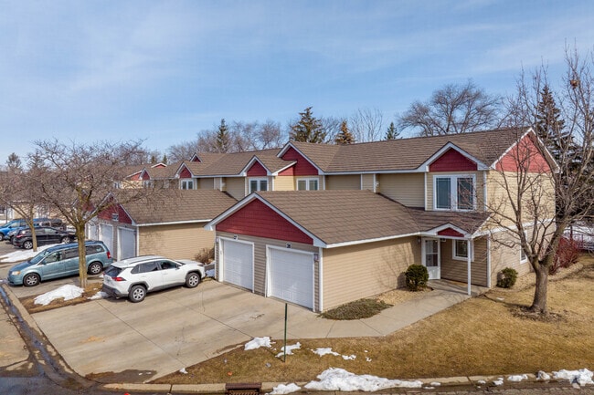 Building Photo - Lakeville Court