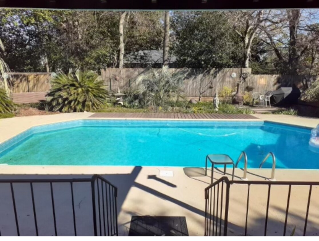 Back of House - 321 E Imperial Cir