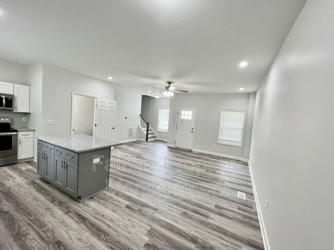 Building Photo - 2805 Dearborn Dr