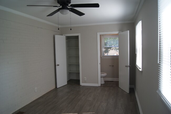 Building Photo - 316 Hazelwood Dr