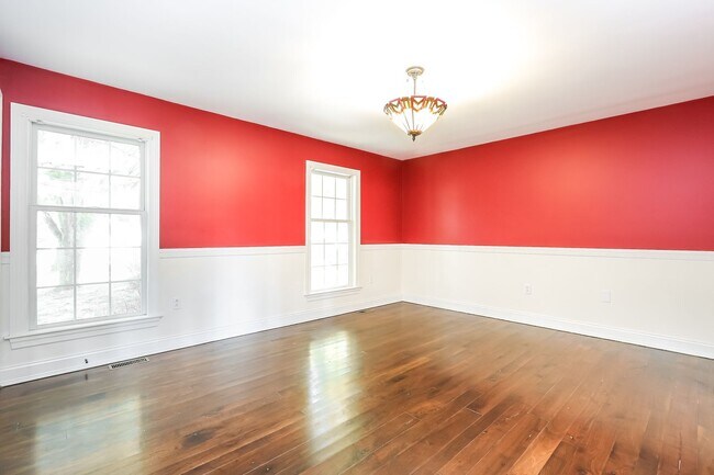 Foto del edificio - Stunning 3 Bedroom Home with Barn and Over 3 Acres!