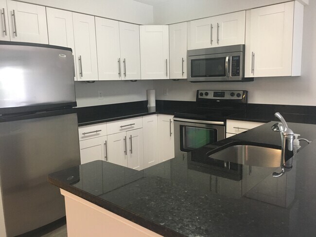 Kitchen - 244 S Reynolds St