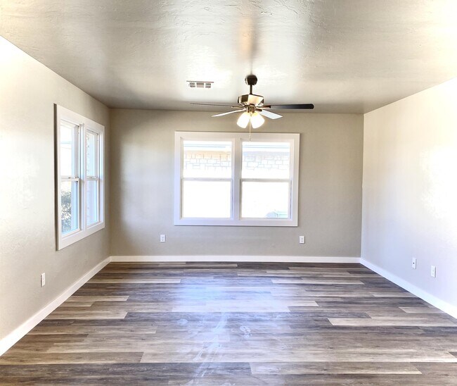 Foto del edificio - 800 E Carroll Ln