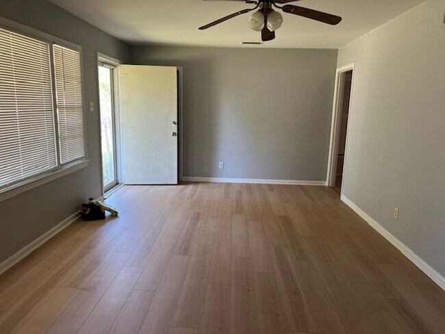 Foto del edificio - 3/1 Located in Greenwich Hills