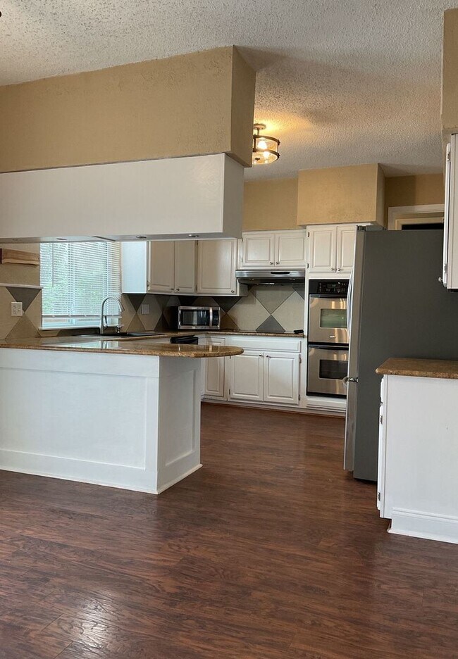 Foto del edificio - COMING SOON!