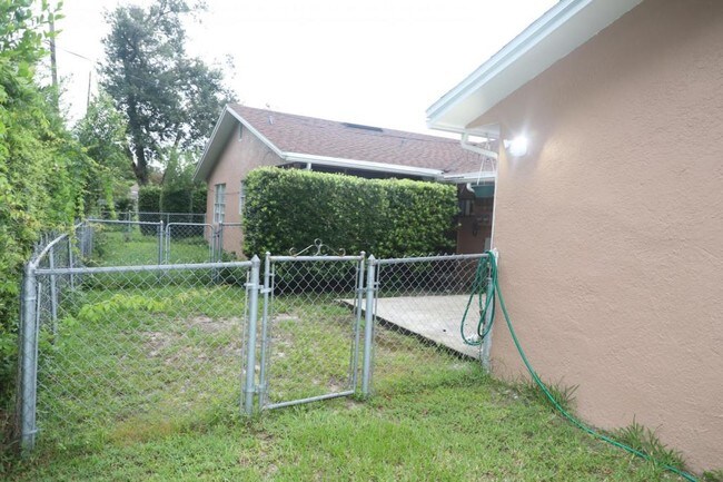 Building Photo - 415 Alamo Dr, Lakeland, FL 33813