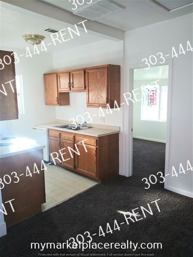 Building Photo - 2 Bedroom 1 Bath Denver - Centrally Located!