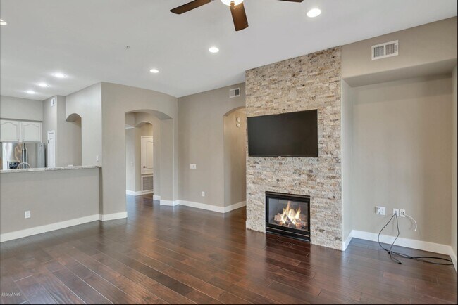 Foto del edificio - 11000 N 77th Pl