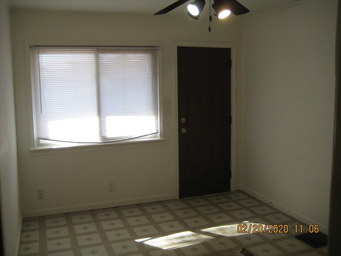 Primary Photo - 119 Manor Ave