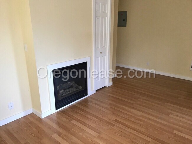 Foto del edificio - Blocks from UO! 2 bedroom 1 bath with in u...
