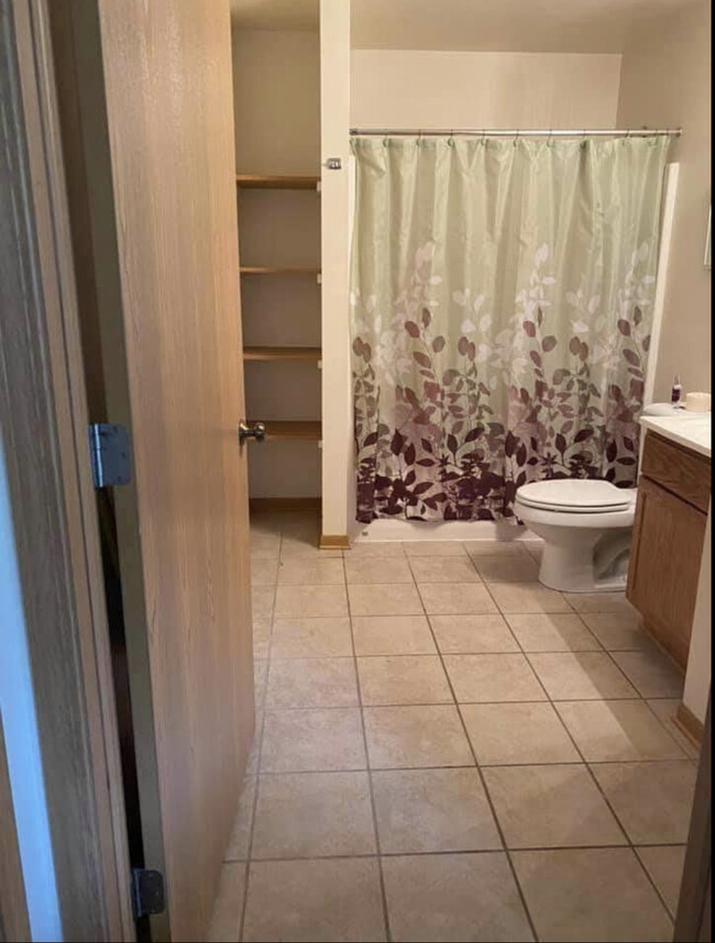 Full Bathroom on Upper Level - 2830 N 17th St