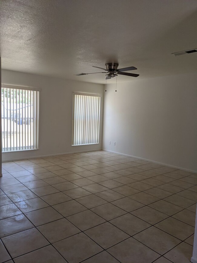 Building Photo - 3 Bedroom House in Bullhead City